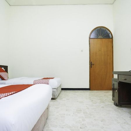 Oyo 2004 Penginapan Bidara Syariah プロボリンゴ エクステリア 写真